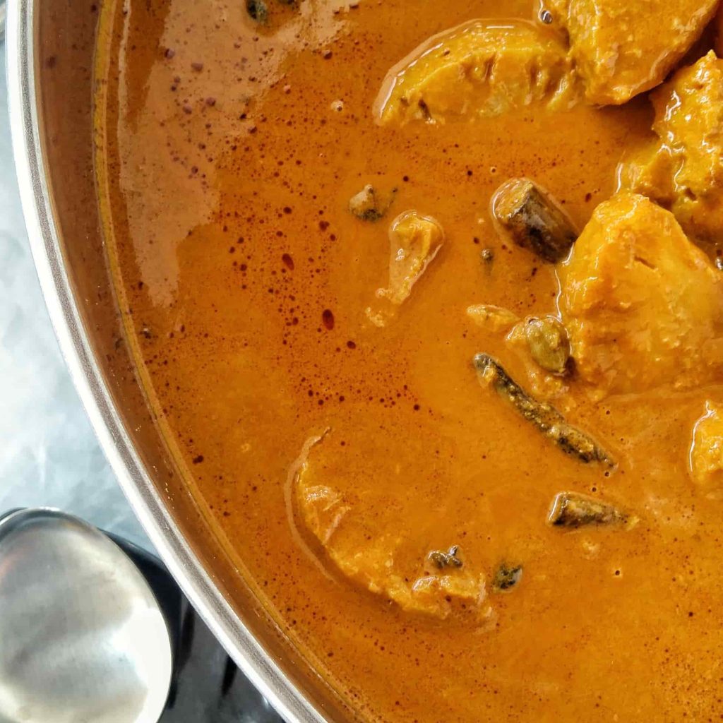 Pajeri nenas berempah yang kaya rasa, dihidangkan dalam tray buffet sebagai sebahagian daripada pakej katering Selangor, Kuala Lumpur, Semenyih, Putrajaya & Bandar Enstek untuk pakej kahwin dan majlis khas